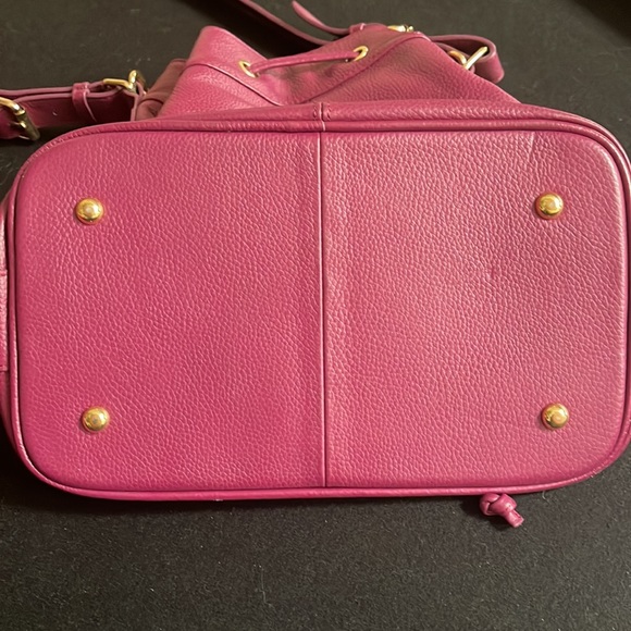 Ora Delphine Fuscia Drawstring Leather Bucket Purse. - Picture 3 of 5